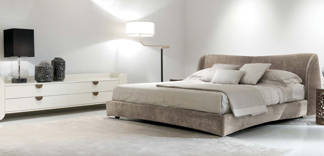 Zanaboni suite modern bedroom sypialnia łóżko komoda konsola lampa