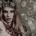 Tapeta Skinwall FRIDA 107 z kolekcji Natural Beauty motywy: portret, zwierzęta, kwiaty, kolory: brązowy, beżowy, szary, biały - wariant 1