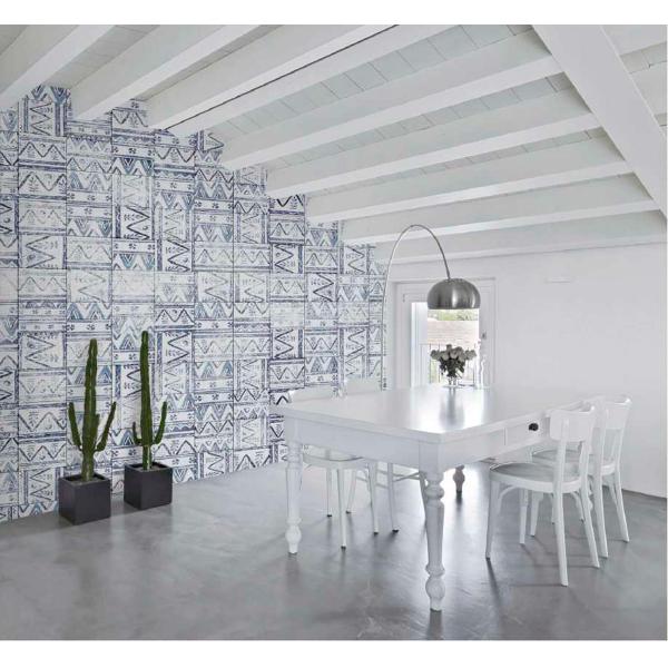 Tapeta-Skinwall-MEXICAN-TILES-28-z-kolekcji-Unconventional-Surfaces Tapeta Skinwall MEXICAN TILES 28 z kolekcji Unconventional Surfaces motywy: geometryczny, liście, kolory: biały, niebieski, różowy, brązowy