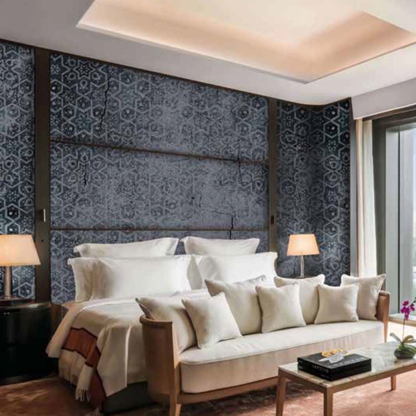 Tapeta-Skinwall-SAMARCANDA-10-z-kolekcji-Unconventional-Surfaces Tapeta Skinwall SAMARCANDA 10 z kolekcji Unconventional Surfaces motywy: geometryczny, kolory: szary, grafitowy, niebieski, granatowy
