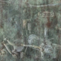 Tapeta Skinwall THE SOUND OF THE RUST 750 z kolekcji New Designs 2021 Suite Collection motywy: industralny, pojazdy mechanizmy instrumenty, kolory: szary, brązowy, zielony - wariant 1