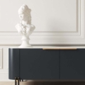 Praddy BAMBOO NT072 to szafka rtv w wykończeniu drewno-mdf lakier czarny, miedź stal nierdzewna, Nero Marquina, drewno-mdf lakier grafitowy, drewno-mdf lakier beżowy. Praddy to portugalski producent wysokiej jakości mebli. Firma powstała w regionie słynącym z wielowielkowej tradycji rzemieślicznej produkcji mebli. Niezwykła dbałość o szczegóły, wysoka jakość ręcznie wytwarzanych mebli i materiałów, z których powstają oraz nowoczesny desgin to coś co wyróżnia markę Praddy na tle innych światowych producentów branży.
