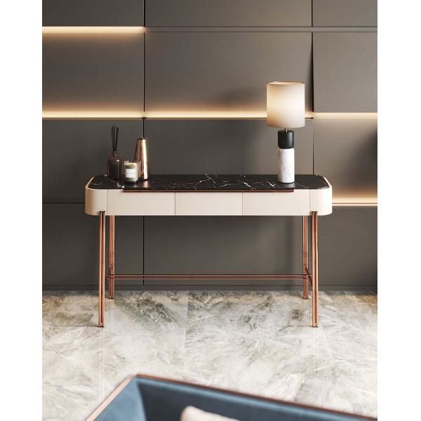 Praddy-BAMBOO-NT077-konsola-lakier-czarny-miedz-stal-nierdzewna-Nero-Marquina-bezowy-1 Praddy BAMBOO NT077 to konsola w wykończeniu drewno-mdf lakier czarny, miedź stal nierdzewna, Nero Marquina, drewno-mdf lakier beżowy,. Praddy to portugalski producent wysokiej jakości mebli. Firma powstała w regionie słynącym z wielowielkowej tradycji rzemieślicznej produkcji mebli. Niezwykła dbałość o szczegóły, wysoka jakość ręcznie wytwarzanych mebli i materiałów, z których powstają oraz nowoczesny desgin to coś co wyróżnia markę Praddy na tle innych światowych producentów branży.