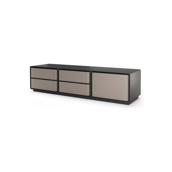 Praddy-BRANDEN-TR058-szafka-rtv-lakier-moca-skora-naturalna-STONE-3 Praddy BRANDEN TR058 to szafka rtv w wykończeniu drewno-mdf lakier moca, skóra naturalna LEATHER STONE. Praddy to portugalski producent wysokiej jakości mebli. Firma powstała w regionie słynącym z wielowielkowej tradycji rzemieślicznej produkcji mebli. Niezwykła dbałość o szczegóły, wysoka jakość ręcznie wytwarzanych mebli i materiałów, z których powstają oraz nowoczesny desgin to coś co wyróżnia markę Praddy na tle innych światowych producentów branży.
