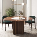 Praddy HAVASU II NT047 to stół do jadalni w wykończeniu drewno-mdf lakier czerwony, Bianco Carrara, złoto stal nierdzewna. Praddy to portugalski producent wysokiej jakości mebli. Firma powstała w regionie słynącym z wielowielkowej tradycji rzemieślicznej produkcji mebli. Niezwykła dbałość o szczegóły, wysoka jakość ręcznie wytwarzanych mebli i materiałów, z których powstają oraz nowoczesny desgin to coś co wyróżnia markę Praddy na tle innych światowych producentów branży.