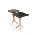 Praddy JOCKEY II ML127 to stolik / stolik nocny w wykończeniu drewno-mdf lakier czarny, miedź stal nierdzewna, Heban Macassar. Praddy to portugalski producent wysokiej jakości mebli. Firma powstała w regionie słynącym z wielowielkowej tradycji rzemieślicznej produkcji mebli. Niezwykła dbałość o szczegóły, wysoka jakość ręcznie wytwarzanych mebli i materiałów, z których powstają oraz nowoczesny desgin to coś co wyróżnia markę Praddy na tle innych światowych producentów branży.