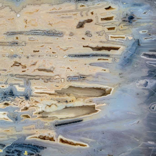 Sicis-Vetrite-Gem-Glass-Lake-wielkoformatowy-panel-szklany-kamienie-szlachetne-120x280-cm-bezowy-granatowy-niebieski-brazowy-2 Sicis Vetrite z kolekcji Gem Glass model Lake to wielkoformatowy panel szklany kamienie szlachetne o wymiarach 120x280 cm. Kolory tego modelu to: beżowy, granatowy, niebieski, brązowy, a możliwe wykończenia powierzchni: Chrome, Opalescent, Satin.
