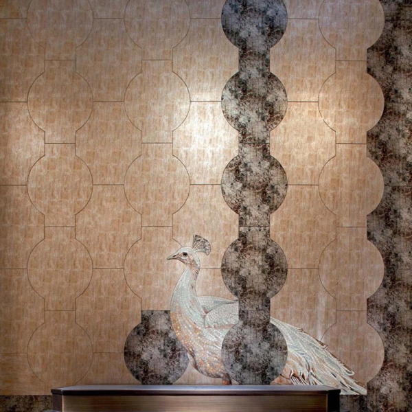 Sicis-Vetrite-Vetrite-Art-Columna-Brown---Paon-wielkoformatowy-panel-szklany-zloty-bezowy-bialy-brazowy-szary-niebieski-5 Sicis Vetrite z kolekcji Vetrite Art model Columna Brown & Paon to wielkoformatowy panel szklany o wymiarach 239x318 cm, 251x318 cm, 279,5x318 cm. Kolory tego modelu to: złoty, beżowy, biały, brązowy, szary, niebieski, a możliwe wykończenia powierzchni: Satin.