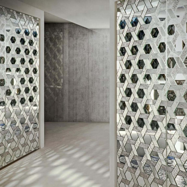 Sicis-Vetrite-Vetrite-Decorativa-Agra-Glacial-wielkoformatowy-panel-szklany-srebrny-szary-grafitowy-2 Sicis Vetrite z kolekcji Vetrite Decorativa model Agra Glacial to wielkoformatowy panel szklany o wymiarach 36,80x34 cm. Kolory tego modelu to: srebrny, szary, grafitowy, a możliwe wykończenia powierzchni: Satin.