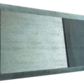 Sicis Vetrite z kolekcji Vetrite Decorativa model Clavum Small Pergamino Grey to wielkoformatowy panel szklany o wymiarach 40x20 cm. Kolory tego modelu to: szary, grafitowy, niebieski, a możliwe wykończenia powierzchni: Satin.