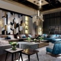 Sicis Vetrite z kolekcji Vetrite Decorativa model Decart to wielkoformatowy panel szklany o wymiarach . Kolory tego modelu to: beżowy, niebieski, szary, grafitowy, czarny, brązowy, a możliwe wykończenia powierzchni: Satin.