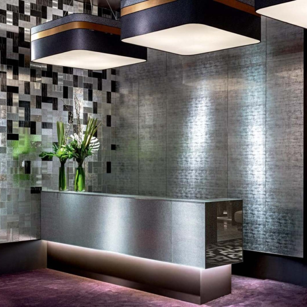 Sicis-Vetrite-Vetrite-Decorativa-Miret-Grad-Grey-wielkoformatowy-panel-szklany-szary-bialy-grafitowy-czarny-3 Sicis Vetrite z kolekcji Vetrite Decorativa model Miret Grad Grey to wielkoformatowy panel szklany o wymiarach 158,3x277,1 cm. Kolory tego modelu to: szary, biały, grafitowy, czarny, a możliwe wykończenia powierzchni: Satin.