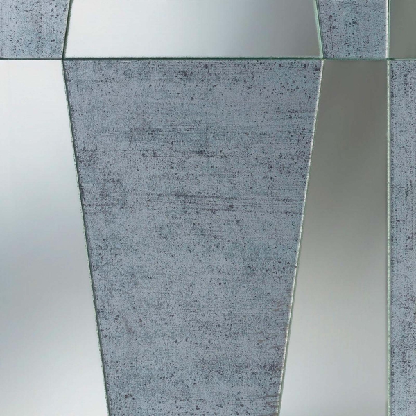 Sicis Vetrite z kolekcji Vetrite Decorativa model Vetrite 5 Pergamino Grey to wielkoformatowy panel szklany o wymiarach 27,2x30 cm. Kolory tego modelu to: szary, srebrny, a możliwe wykończenia powierzchni: Satin.