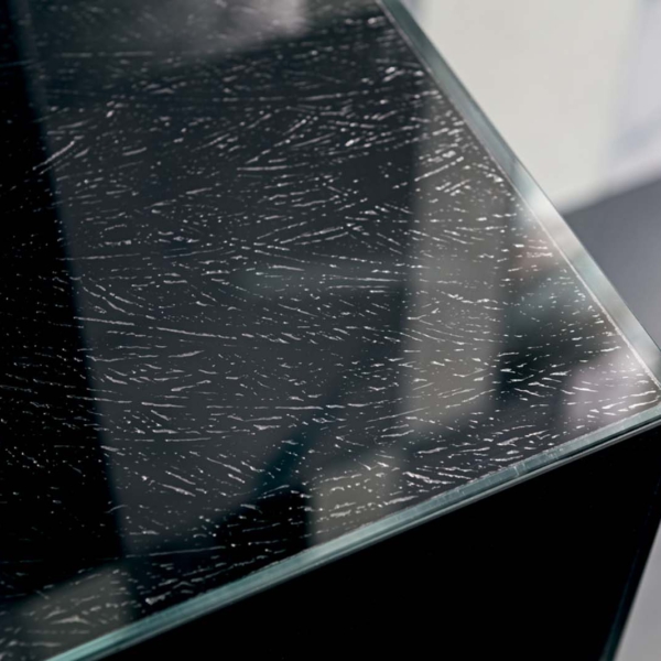 Sicis-Vetrite-Vetrite-Feather-Black-wielkoformatowy-panel-szklany-120x280-cm-czarny-grafitowy-4 Sicis Vetrite z kolekcji Vetrite model Feather Black to wielkoformatowy panel szklany o wymiarach 120x280 cm. Kolory tego modelu to: czarny, grafitowy, a możliwe wykończenia powierzchni: Satin.