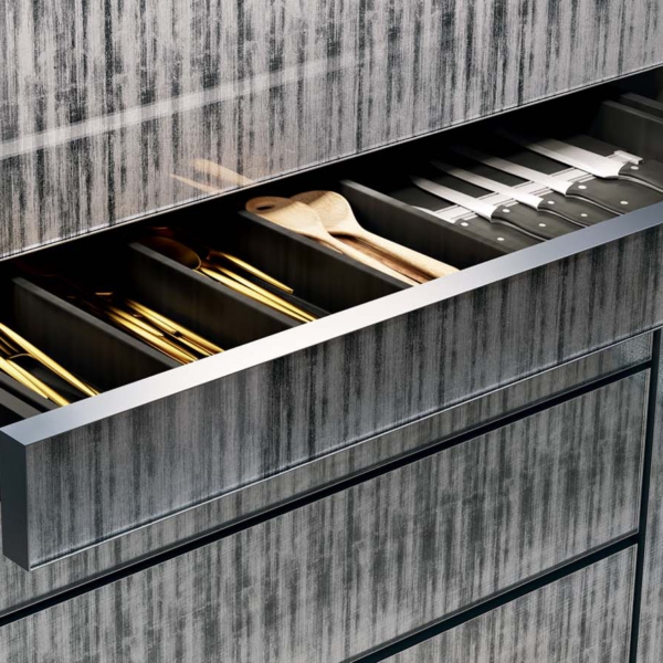 Sicis-Vetrite-Vetrite-Fuliggine-wielkoformatowy-panel-szklany-120x280-cm-grafitowy-szary-4 Sicis Vetrite z kolekcji Vetrite model Fuliggine to wielkoformatowy panel szklany o wymiarach 120x280 cm. Kolory tego modelu to: grafitowy, szary, a możliwe wykończenia powierzchni: Satin.