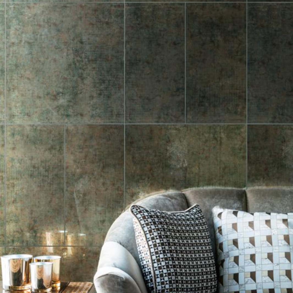 Sicis-Vetrite-Vetrite-Tile-Efesto-Green-wielkoformatowy-panel-szklany-brazowy-khaki-bezowy-zloty-zolty-2 Sicis Vetrite z kolekcji Vetrite Tile model Efesto Green to wielkoformatowy panel szklany o wymiarach 59,3x59,3 cm, 29,6x89 cm, 29,6x59,3 cm, 19,7x59,3 cm, 29,6x29,6 cm, 9,8x19,7 cm. Kolory tego modelu to: brązowy, khaki, beżowy, złoty, żółty, a możliwe wykończenia powierzchni: Satin.