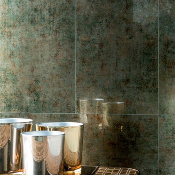 Sicis-Vetrite-Vetrite-Tile-Efesto-Green-wielkoformatowy-panel-szklany-brazowy-khaki-bezowy-zloty-zolty-3 Sicis Vetrite z kolekcji Vetrite Tile model Efesto Green to wielkoformatowy panel szklany o wymiarach 59,3x59,3 cm, 29,6x89 cm, 29,6x59,3 cm, 19,7x59,3 cm, 29,6x29,6 cm, 9,8x19,7 cm. Kolory tego modelu to: brązowy, khaki, beżowy, złoty, żółty, a możliwe wykończenia powierzchni: Satin.