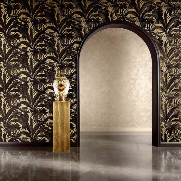Versace-Home-Versace-2-962401-tapeta-dzungla-rosliny-liscie-kolory-brazowy-metaliczny-4 Versace Home Versace 2962401 tapeta dżungla rośliny liście kolory brązowy metaliczny - tapeta przeznaczona do pomieszczeń: przedpokój, salon, biuro, sypialnia.