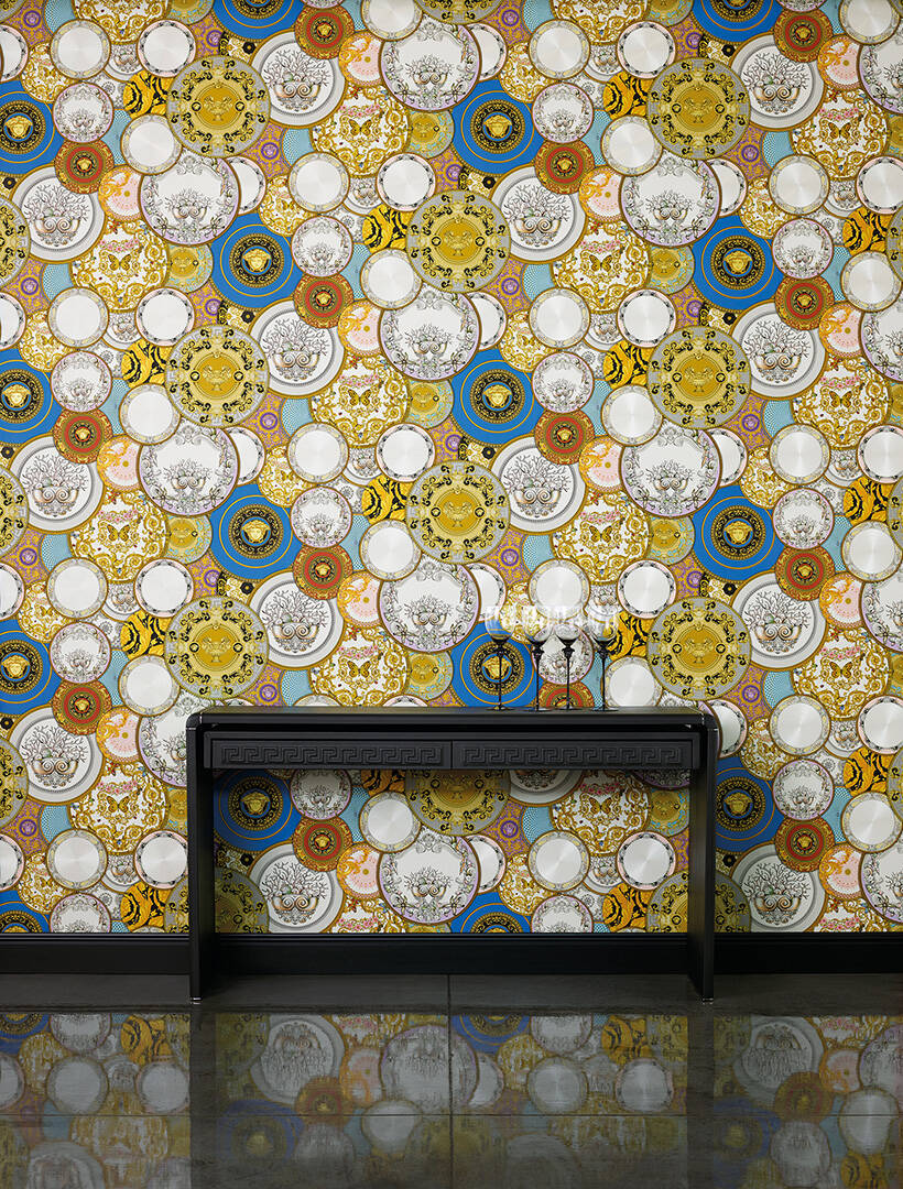 Versace Home Versace 3349011 tapeta klasyczny ornamenty Vintage medusa zwierzęta kolory kolorowy złoty metaliczny - tapeta przeznaczona do pomieszczeń: przedpokój, kuchnia, salon, sypialnia.