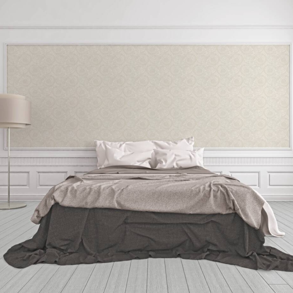 Versace-Home-Versace-3-935832-tapeta-kwiaty-ornamenty-liscie-rosliny-kolory-kremowy-metaliczny-11 Versace Home kolekcja Versace 3 - 3935832 tapeta kwiaty ornamenty liście rośliny kolory kremowy metaliczny - tapeta przeznaczona do pomieszczeń: przedpokój, salon, biuro, sypialnia.