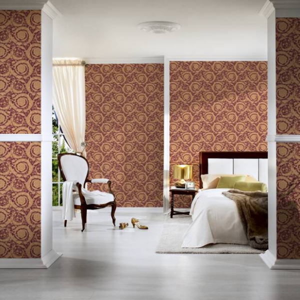 Versace-Home-Versace-4-366927-tapeta-kwiaty-ornamenty-liscie-rosliny-metal-kolory-bezowy-brazowy-metaliczny-czerwony-5 Versace Home kolekcja Versace 4 - 4366927 tapeta kwiaty ornamenty liście rośliny metal kolory beżowy brązowy metaliczny czerwony - tapeta przeznaczona do pomieszczeń: łazienka, przedpokój, salon, sypialnia.
