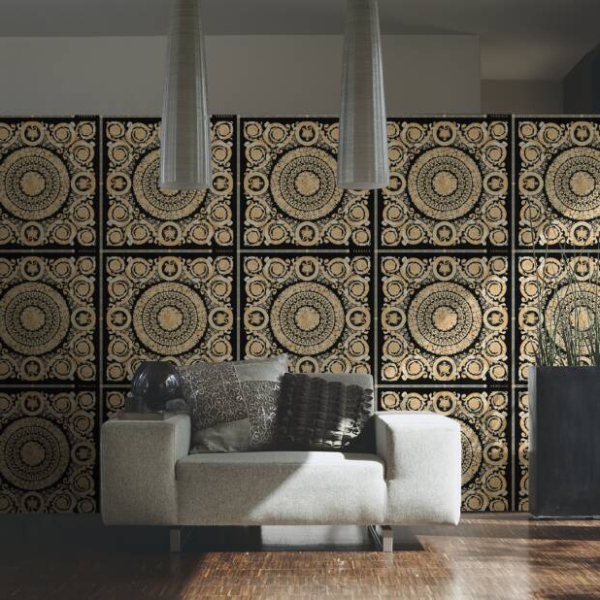 Versace-Home-Versace-4-370553-tapeta-kwiaty-liscie-ornamenty-rosliny-kolory-bezowy-czarny-kremowy-zloty-metaliczny-7 Versace Home kolekcja Versace 4 - 4370553 tapeta kwiaty liście ornamenty rośliny kolory beżowy czarny kremowy złoty metaliczny - tapeta przeznaczona do pomieszczeń: przedpokój, salon, sypialnia.