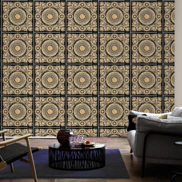 Versace-Home-Versace-4-370553-tapeta-kwiaty-liscie-ornamenty-rosliny-kolory-bezowy-czarny-kremowy-zloty-metaliczny-9 Versace Home kolekcja Versace 4 - 4370553 tapeta kwiaty liście ornamenty rośliny kolory beżowy czarny kremowy złoty metaliczny - tapeta przeznaczona do pomieszczeń: przedpokój, salon, sypialnia.