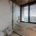 Spiek kwarcowy hiszpańskiej marki Neolith z kolekcji Classtone Estatuario E01/E01R