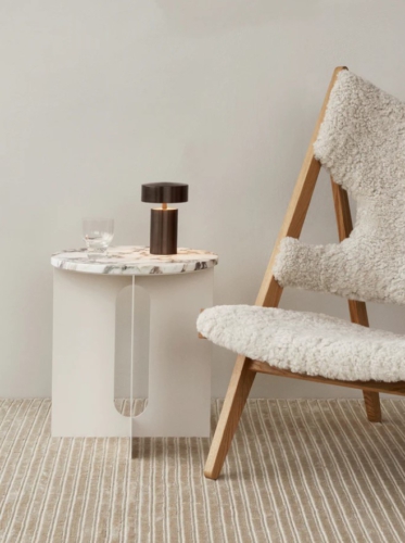 Menu-Space-stolik-Androgyne-Side-Table-Knitting-krzesło-Column-stol-Lamp-Houkime-dywan