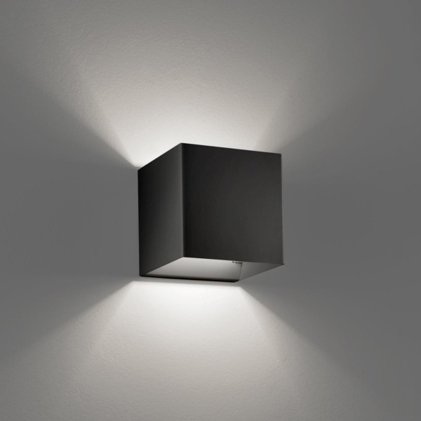 Laser-Lodes-Metalowa-lampa-scienna-LED-1 Laser to metalowa lampa ścienna LED włoskiej marki Lodes.