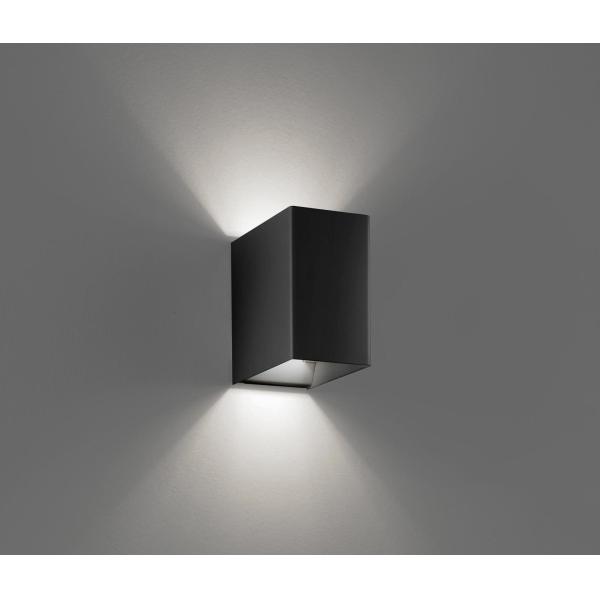 Laser-Lodes-Metalowa-lampa-scienna-LED Laser to metalowa lampa ścienna LED włoskiej marki Lodes.