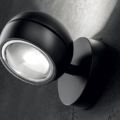 NAUTILUS MINI to regulowana lampa ścienna LED z aluminium włoskiej marki Lodes.