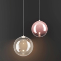 Lodes RANDOM SOLO to lampa wisząca sufitowa LED z dmuchanego szkła włoskiej marki Lodes.