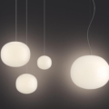 VOLUM to lampa wisząca sufitowa LED z dmuchanego szkła włoskiej marki Lodes.