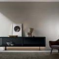 Tonelli Design East Side szafka ze szkła z drzwiami przesuwnymi z wbudowanym oświetleniem