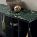 Tonelli Design East Side szafka ze szkła z drzwiami przesuwnymi z wbudowanym oświetleniem