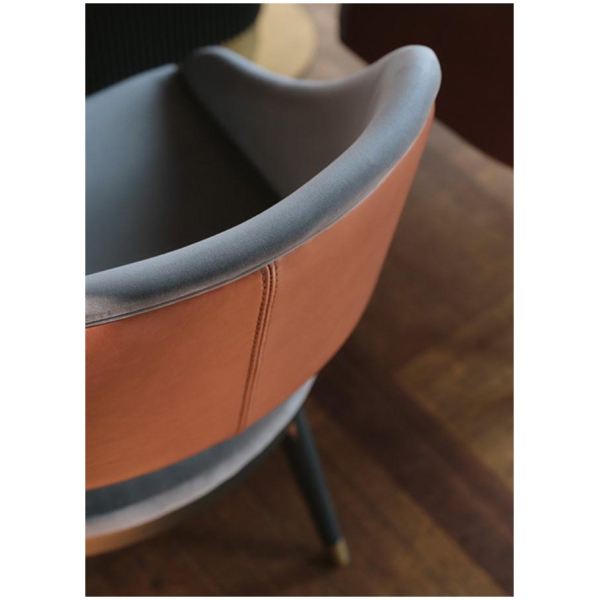 Scappini-Home-Embrace-Krzeslo-6 Scappini Home Embrace Chair, krzesło z skórą DAK-DI 0229 i tkaniną AZI-GL 803, konstrukcja w kolorze 7026 GRANITE GREY.