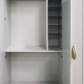 Szafa Scappini Home Infinity, personalizowalna, z matowymi lakierami RAL lub fornirami, wymiary 300x60xH 250 cm, wnętrza szuflad wyściełane ekoskórą, fronty z dymionego szkła, uchwyty z mosiądzu lub tytanu.