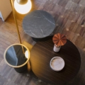 Scappini Home, stolik kawowy Mid Occasional N10-M, blat marmurowy, podstawa mosiężna, baza drewniana w kolorze Granite Grey.