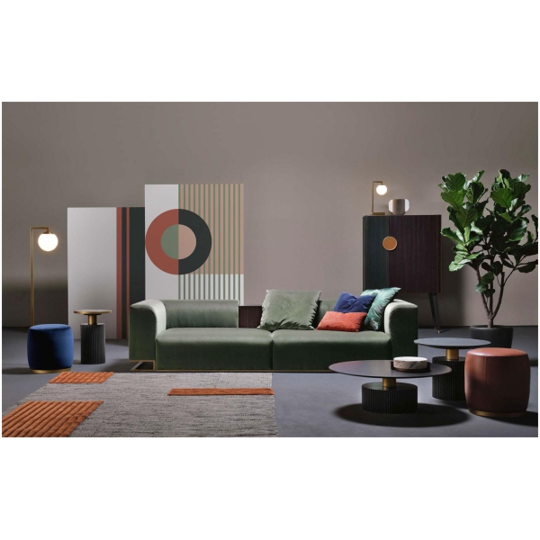 Scappini-Home-Over-Sofa-1 Scappini Home Sofa Over, trzyosobowa, z wbudowaną półką, tapicerką AZI-GL-501, dostępna w trzech rozmiarach, z metalową podstawą.