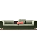 Scappini Home Sofa Over, trzyosobowa, z wbudowaną półką, tapicerką AZI-GL-501, dostępna w trzech rozmiarach, z metalową podstawą.