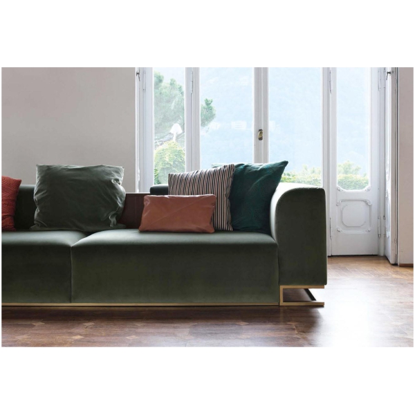 Scappini-Home-Over-Sofa-2 Scappini Home Sofa Over, trzyosobowa, z wbudowaną półką, tapicerką AZI-GL-501, dostępna w trzech rozmiarach, z metalową podstawą.