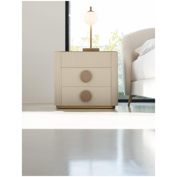 Scappini-Home-Secret-Stolik-nocny-szafka-nocna-3 Stolik nocny Scappini Home Secret, szary z trzema szufladami, blat z lakierowanego szkła, wykończenie mosiężne, wnętrze szuflad z ekoskóry.