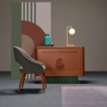 Komoda Smile Scappini Home, miedziano-brązowa z mosiężnymi detalami, szklanym blatem i oświetleniem LED.