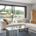 Stoliki kawowe Scappini Home, modele Sunset (N39) i Sunrise (N40), z nowoczesnymi, eleganckimi akcentami, różnymi wykończeniami blatów i metalowymi podstawami.