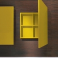 Laurameroni BD 17 BD 47 Szafka ścienna z rzeźbionymi drzwiami z kolekcji Decor projektu Bartoli Design