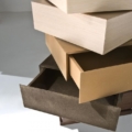 Laurameroni Cubick szafka z szufladami drewniana z kolekcji Moving projektu Paolo Nicolo Rusolen