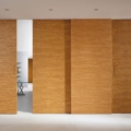 Laurameroni Decor Sliding Door Drzwi przesuwne z drewna z kolekcji Decor projektu Bartoli Design