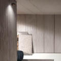 Laurameroni Decor Wardrobe Garderoba szafa z rzeźbionymi drzwiami z kolekcji Decor projektu Bartoli Design