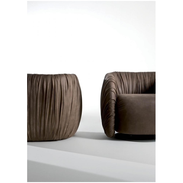 Laurameroni-Drape-Lounge-Fotel-obrotowy-skorzany-kolekcja-Drape-Bartoli-Design-3.jpg Laurameroni Drapè Lounge Fotel obrotowy skórzany z kolekcji Drapè projektu Bartoli Design